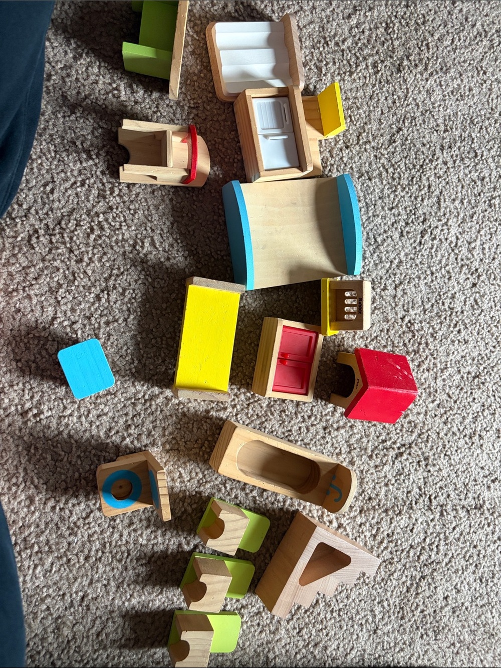 Lot of 16 Wooden Toy Furniture Set for Kids - Multicolor